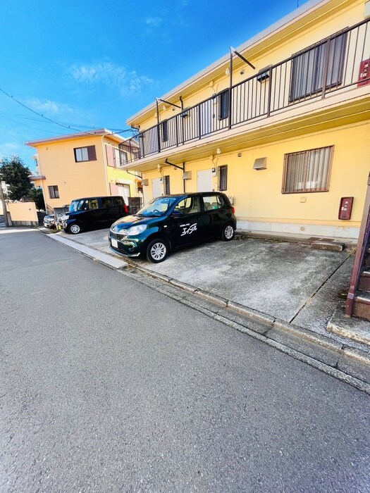 物件外観写真3　(駐車場)