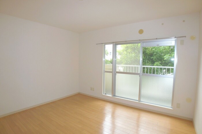 物件内観写真8　(室内からの展望)