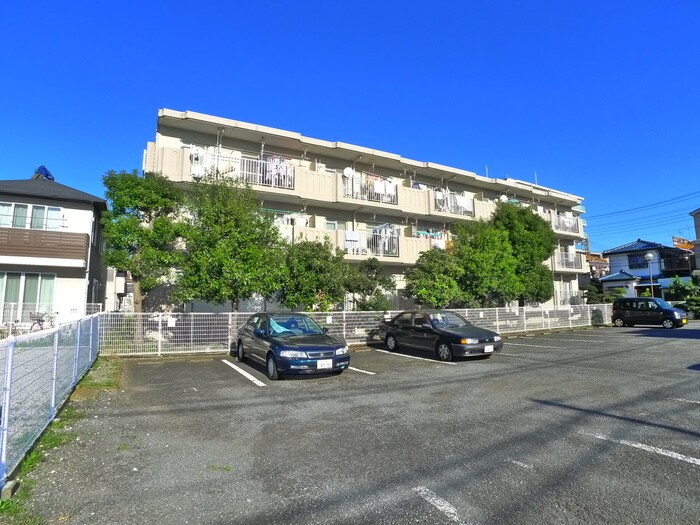 物件外観写真3　(駐車場)