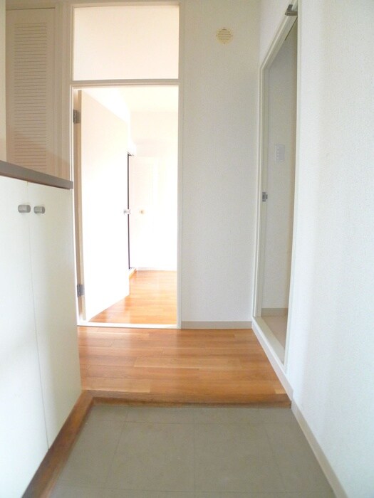 物件内観写真16　(玄関)