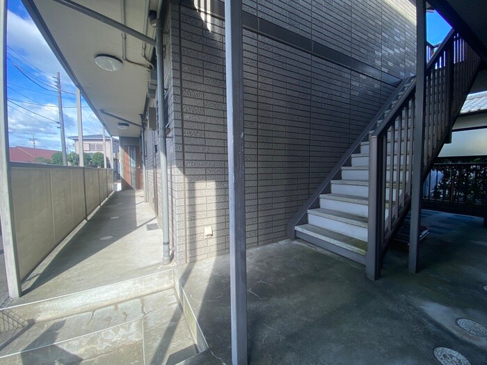 物件外観写真4　(エントランス部分)