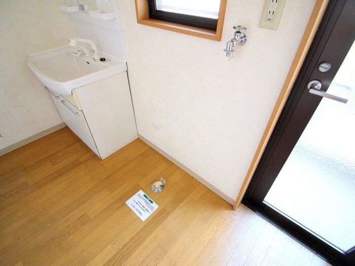 物件内観写真10　(洗濯機置場)