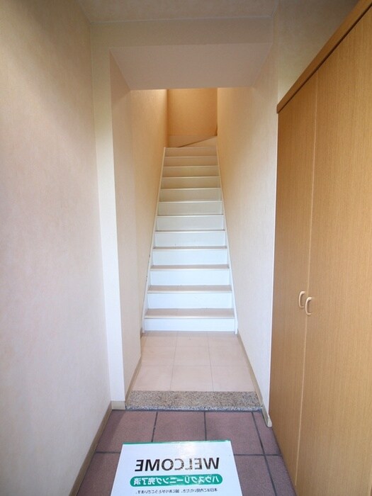 物件内観写真13　(玄関)