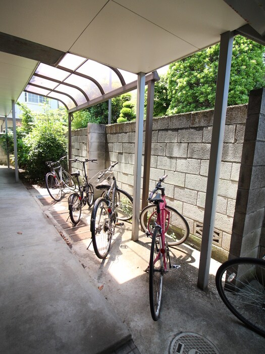 物件外観写真3　(駐輪場)
