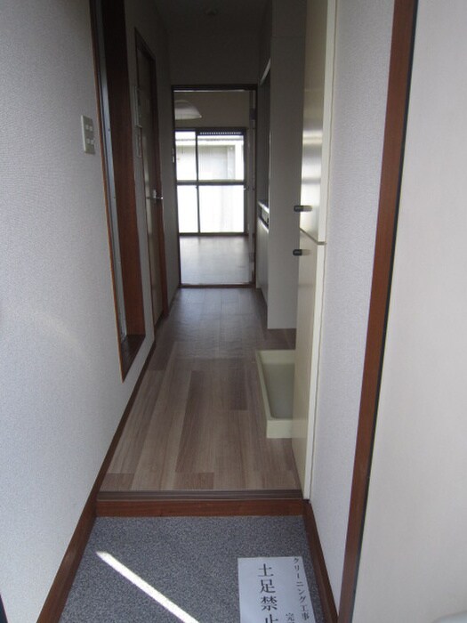 物件内観写真16　(玄関)