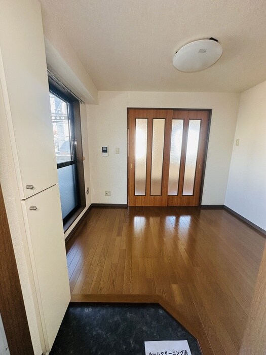 物件内観写真11　(玄関)