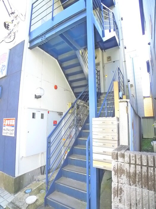 物件外観写真4　(エントランス部分)