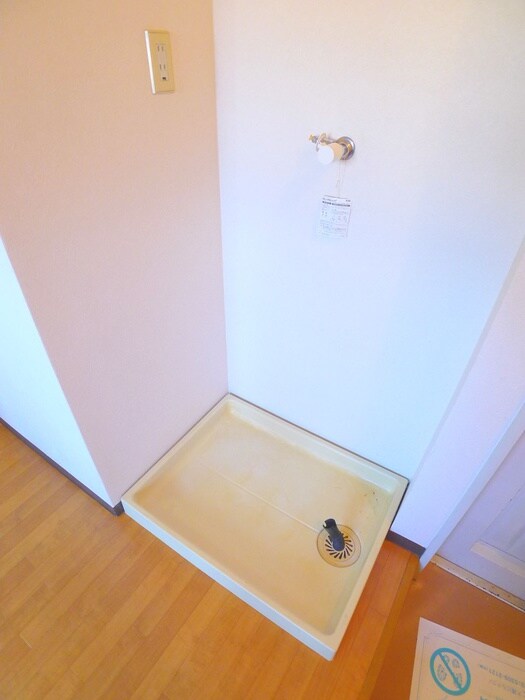 物件内観写真18　(洗濯機置場)