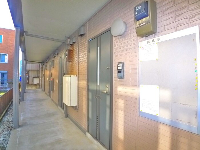 物件外観写真3　(エントランス部分)