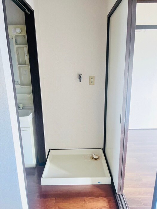 物件内観写真15　(洗濯機置場)