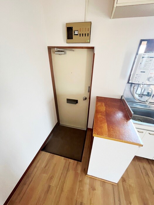 物件内観写真15　(玄関)