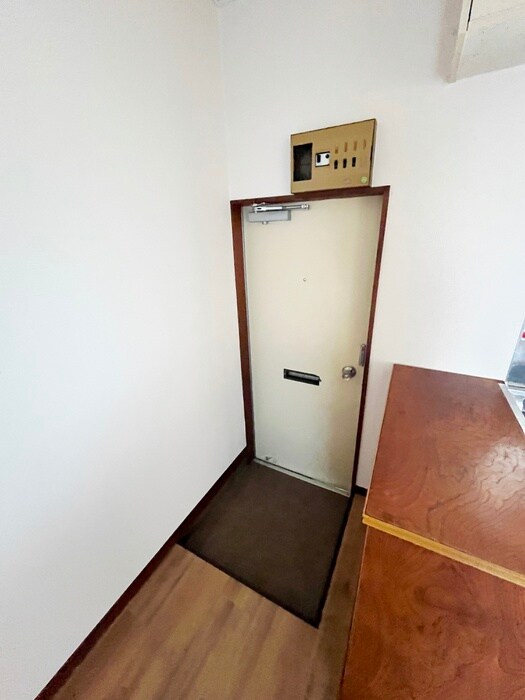 物件内観写真15　(玄関)