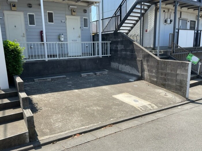 物件外観写真4　(駐車場)