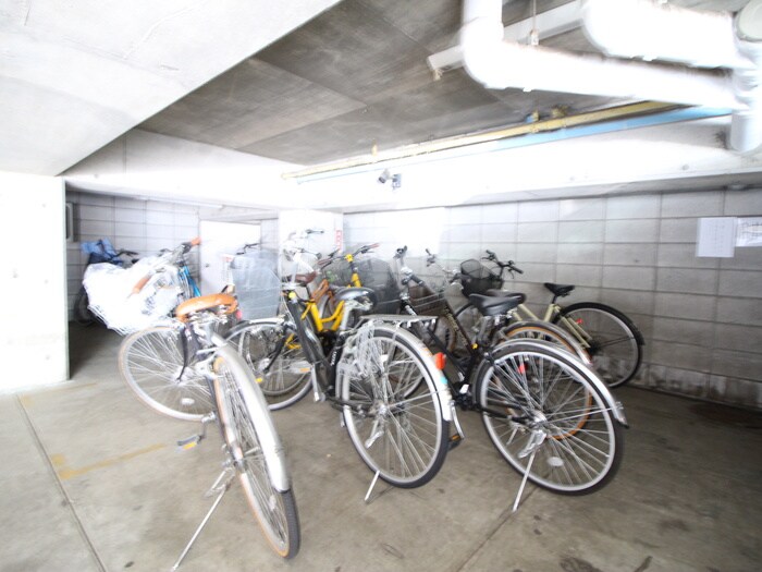 物件外観写真4　(駐輪場)