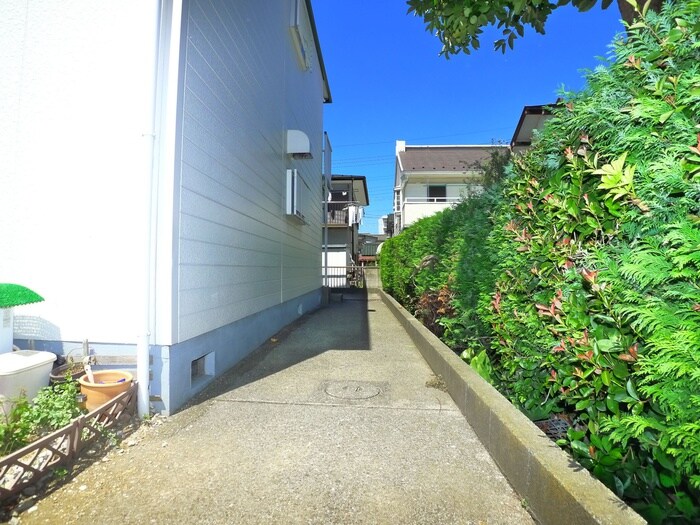 物件外観写真4　(エントランス部分)