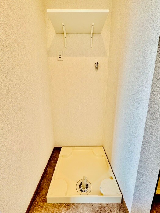 物件内観写真14　(洗濯機置場)