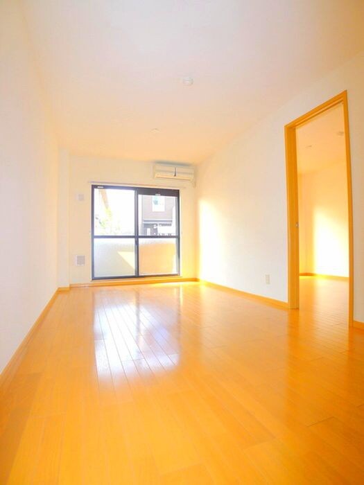 物件内観写真5　(室内からの展望)