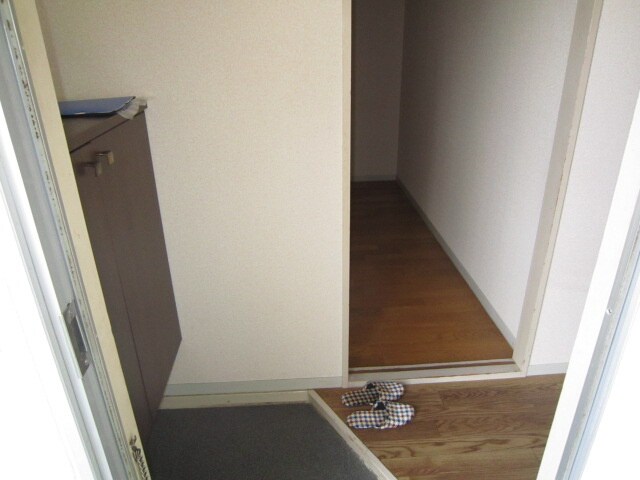 物件内観写真4　(玄関)