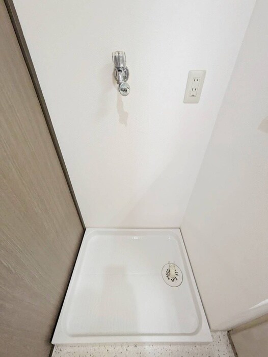 物件内観写真13　(洗濯機置場)