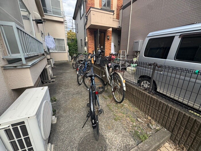 物件外観写真2　(駐輪場)