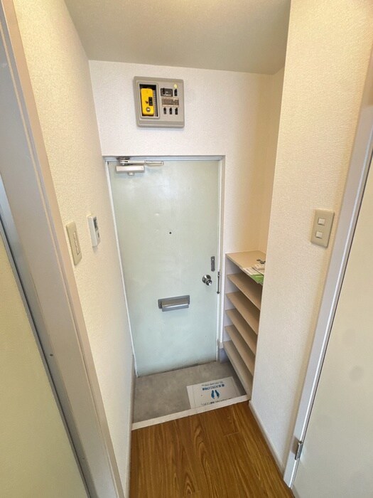 物件内観写真7　(玄関)
