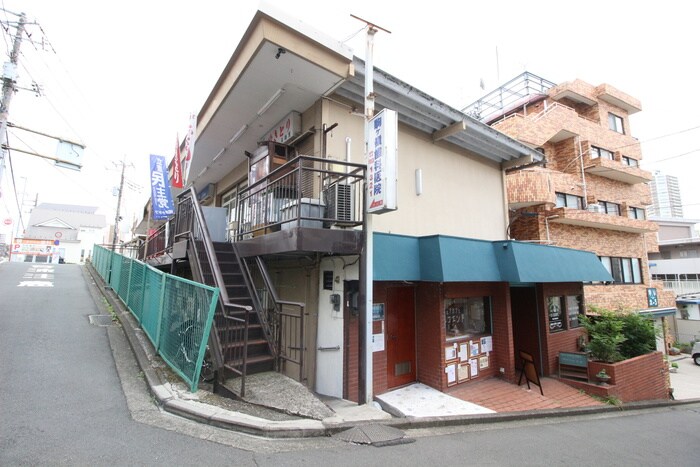 物件外観写真1　(エントランス部分)