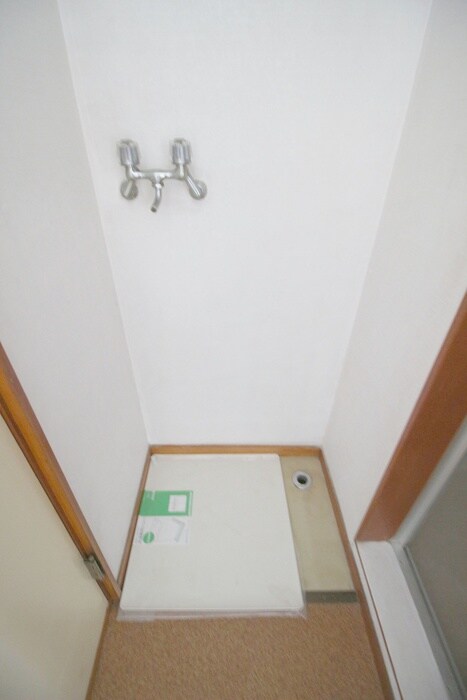 物件内観写真18　(洗濯機置場)