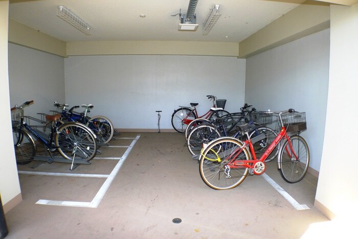 物件外観写真5　(駐輪場)