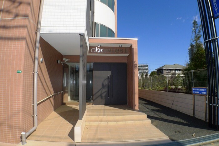 物件外観写真6　(エントランス部分)