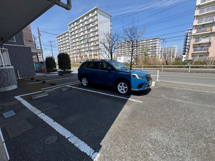物件外観写真5　(駐車場)