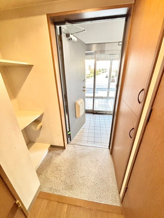 物件内観写真13　(玄関)