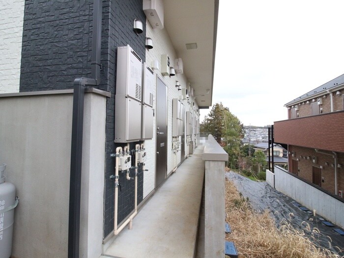 物件外観写真3　(エントランス部分)