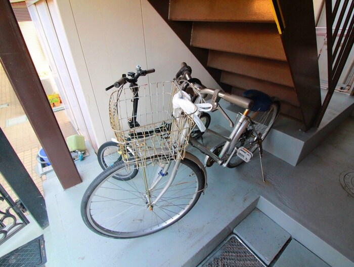 物件外観写真4　(駐輪場)