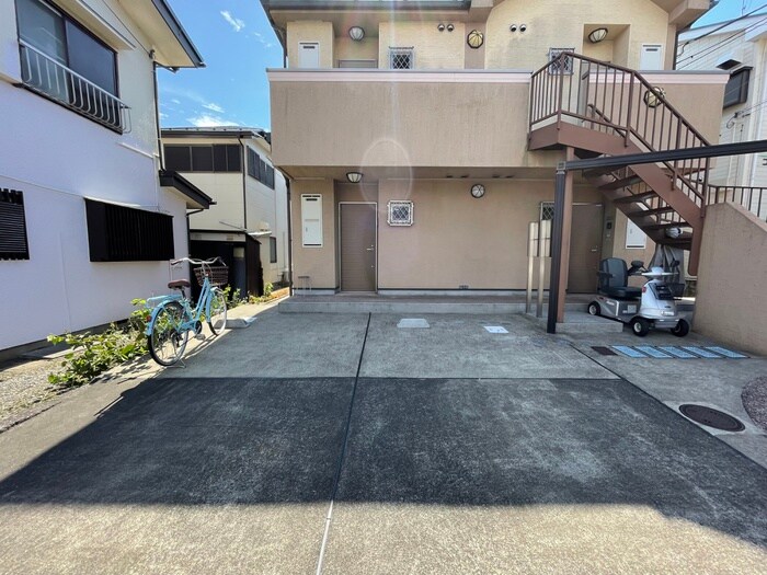 物件外観写真4　(駐車場)