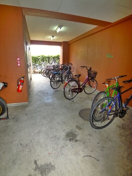 物件外観写真3　(駐輪場)