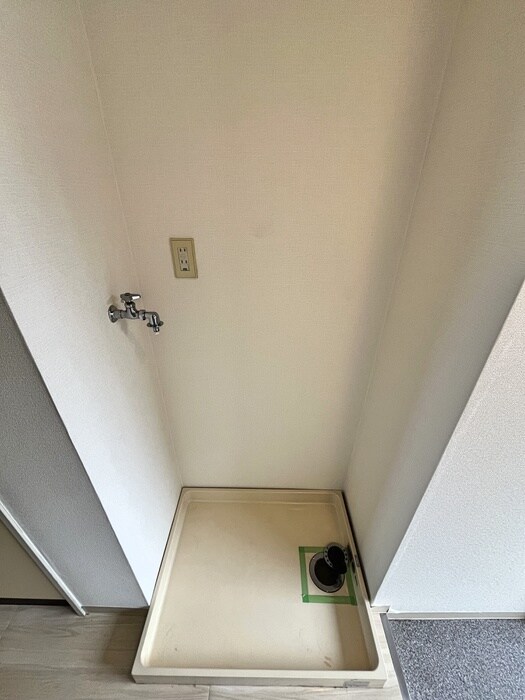 物件内観写真13　(洗濯機置場)