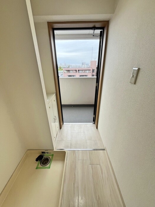 物件内観写真16　(玄関)