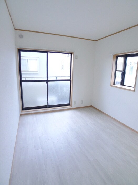 物件内観写真8　(室内からの展望)