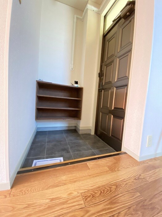 物件内観写真16　(玄関)