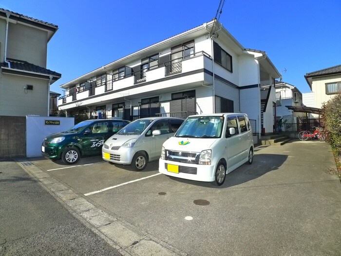 物件外観写真2　(駐車場)