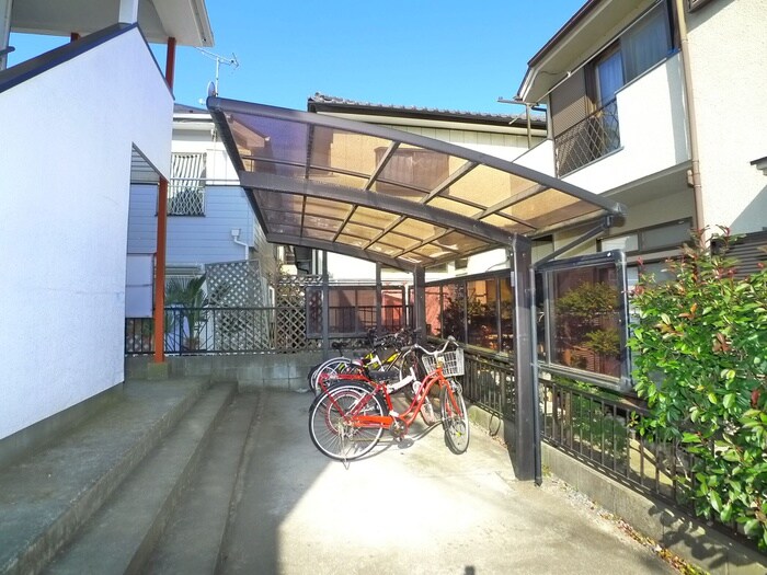 物件外観写真4　(駐輪場)