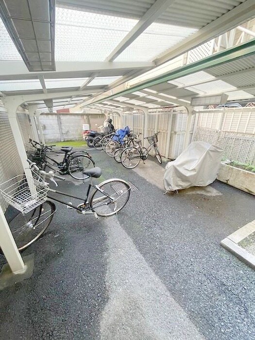 物件外観写真2　(駐輪場)