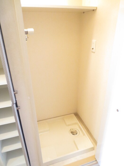 物件内観写真10　(洗濯機置場)