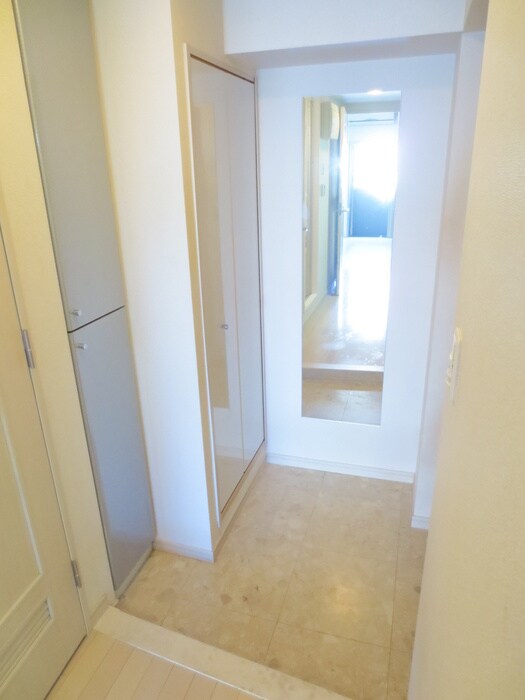 物件内観写真13　(玄関)