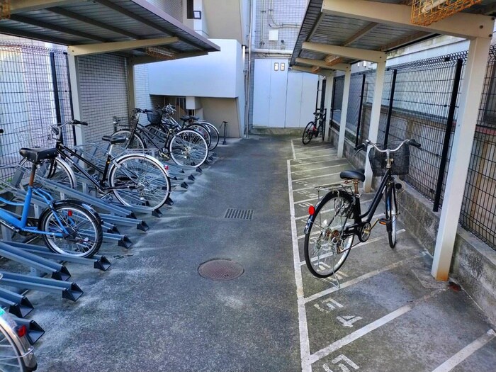 物件外観写真5　(駐輪場)