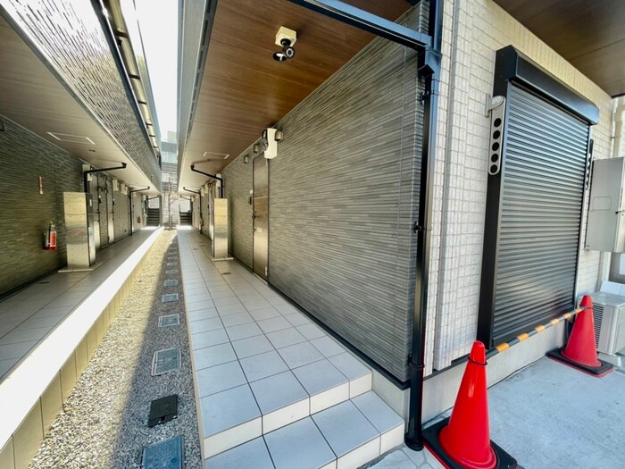 物件外観写真3　(エントランス部分)