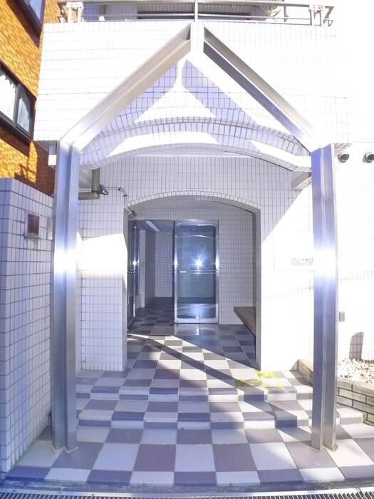 物件外観写真6　(エントランス部分)