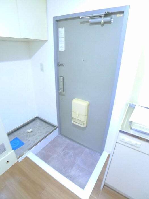 物件内観写真11　(玄関)