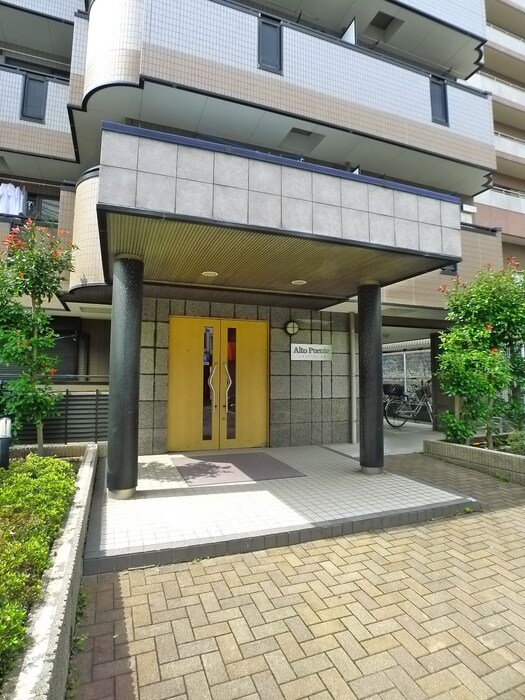 物件外観写真3　(エントランス部分)