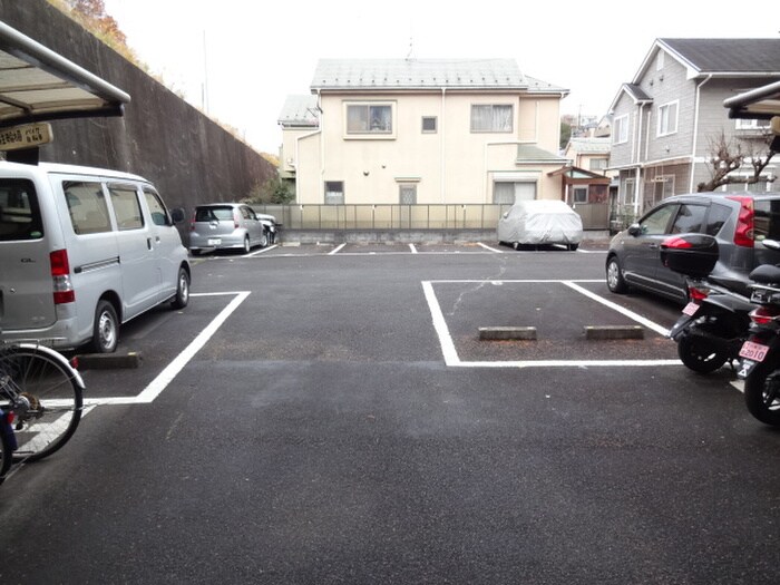 物件外観写真4　(駐車場)
